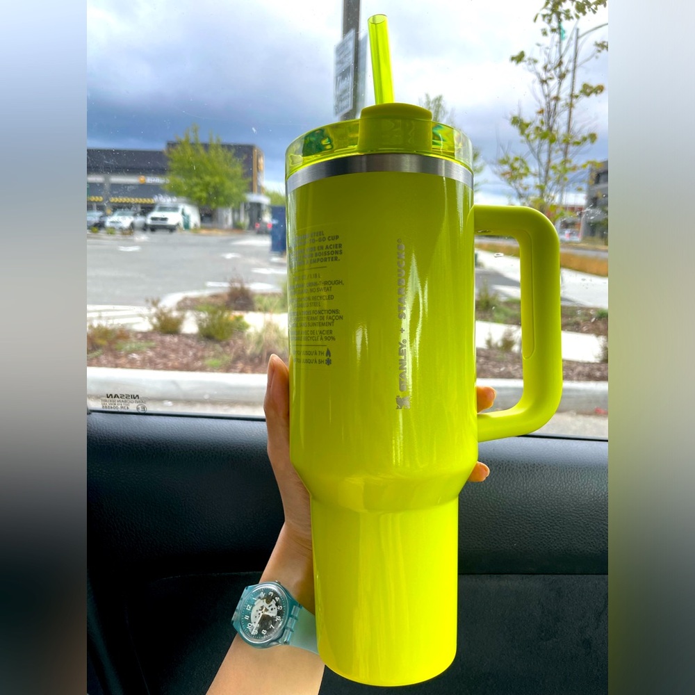 NWT Stanley x Starbucks Exclusive Flowstate Quencher 30oz in Lemongrass